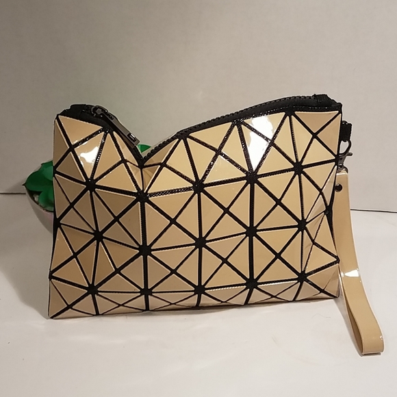 Ying Sai Hua Geometric Wrislet Nude - Picture 2 of 7